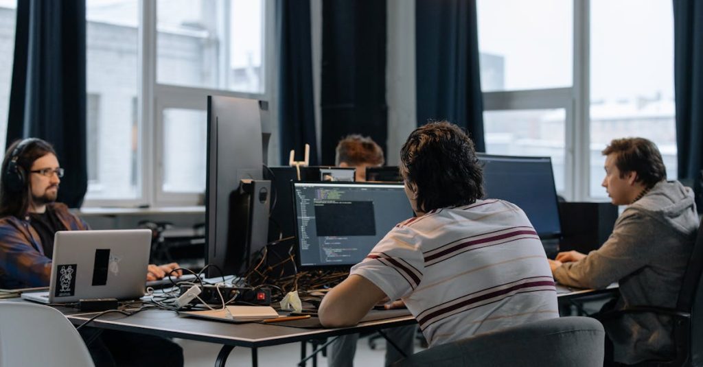 Бизнес-план для IT-компании и стартапа в Казахстане 2026 1 Команда IT-компании в офисе