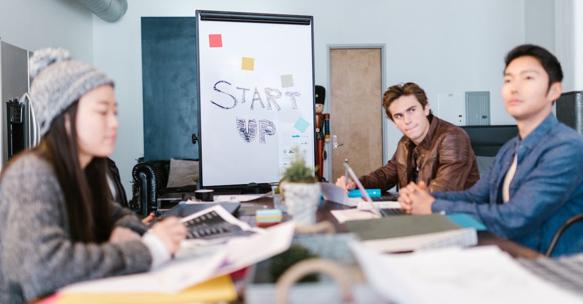 Подготовка проекта для инвестора и финансирования от 100 млн ₸ 2 A group of young professionals brainstorming ideas in a startup office setting.