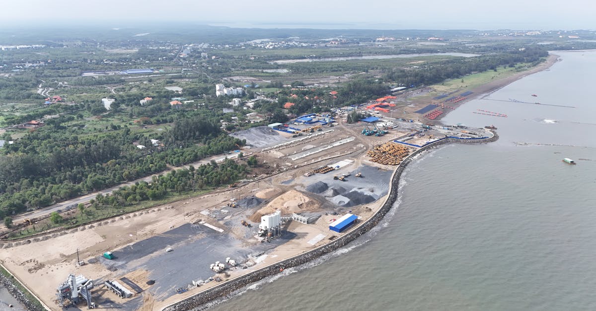 Сопровождение проектов по отведению земельного участка в СЭЗ, ИЗ 1 Aerial shot of a coastal industrial area in Vietnam, highlighting development and infrastructure.