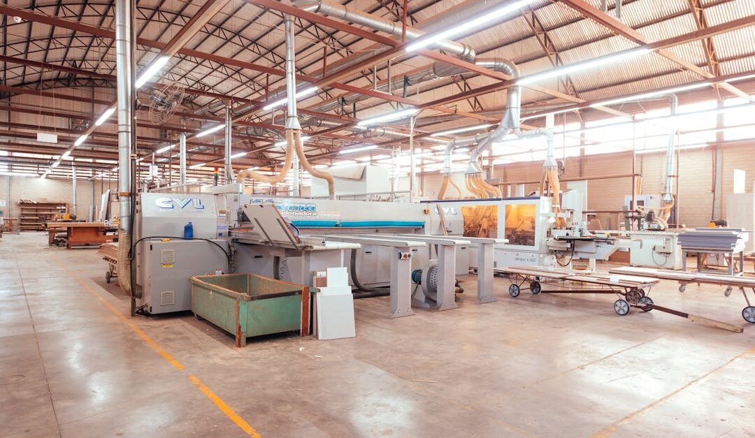 Wide view of an organized industrial factory with modern machinery in Pato Branco.